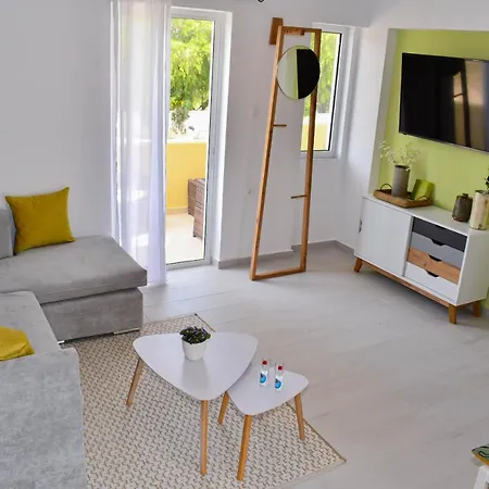 Semesterbostad 2 Bedroom Lambisea