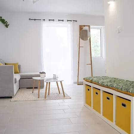 2 Bedroom Lambisea Casa vacanze *